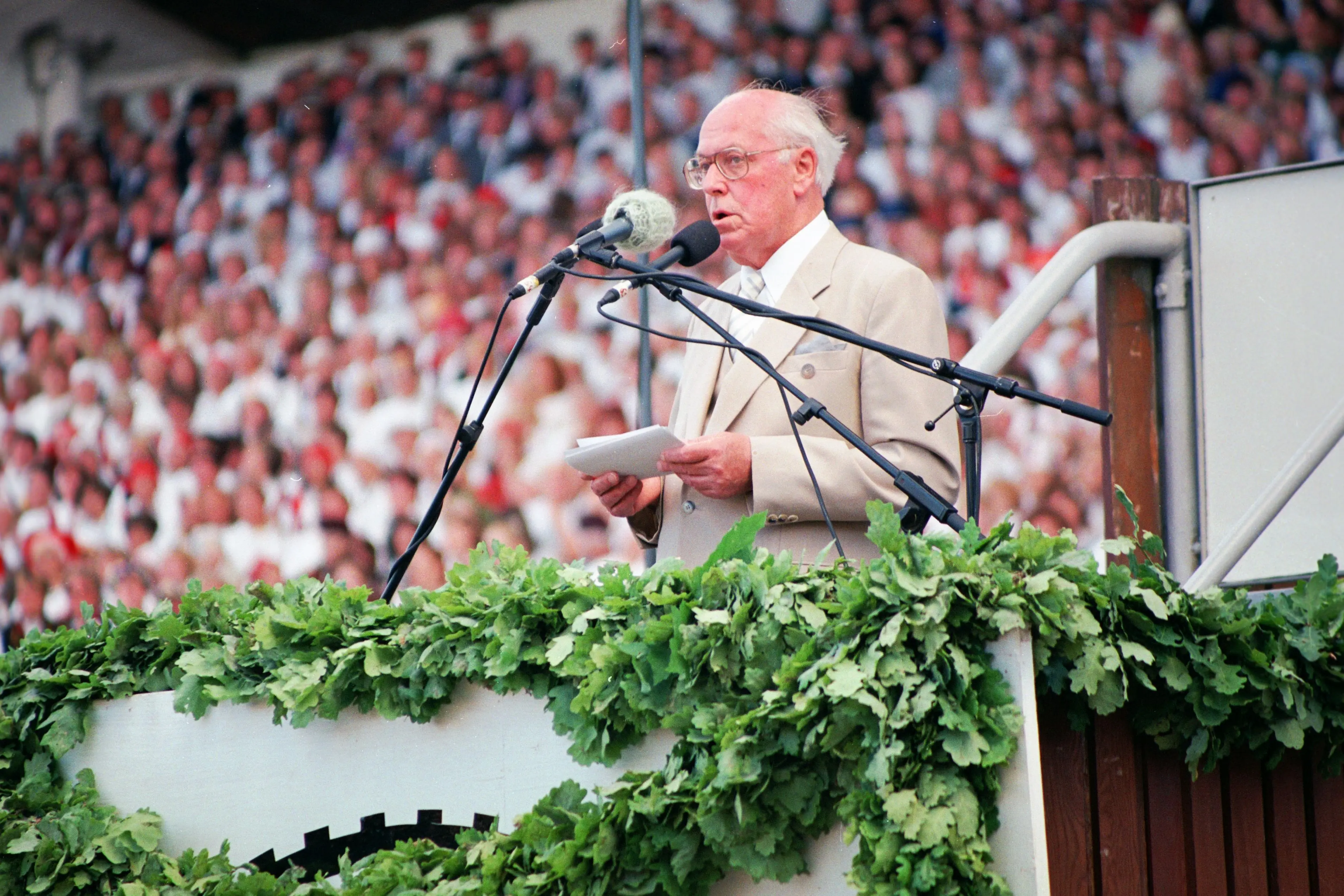 President Lennart Meri avab 1999. a üldlaulupeo
