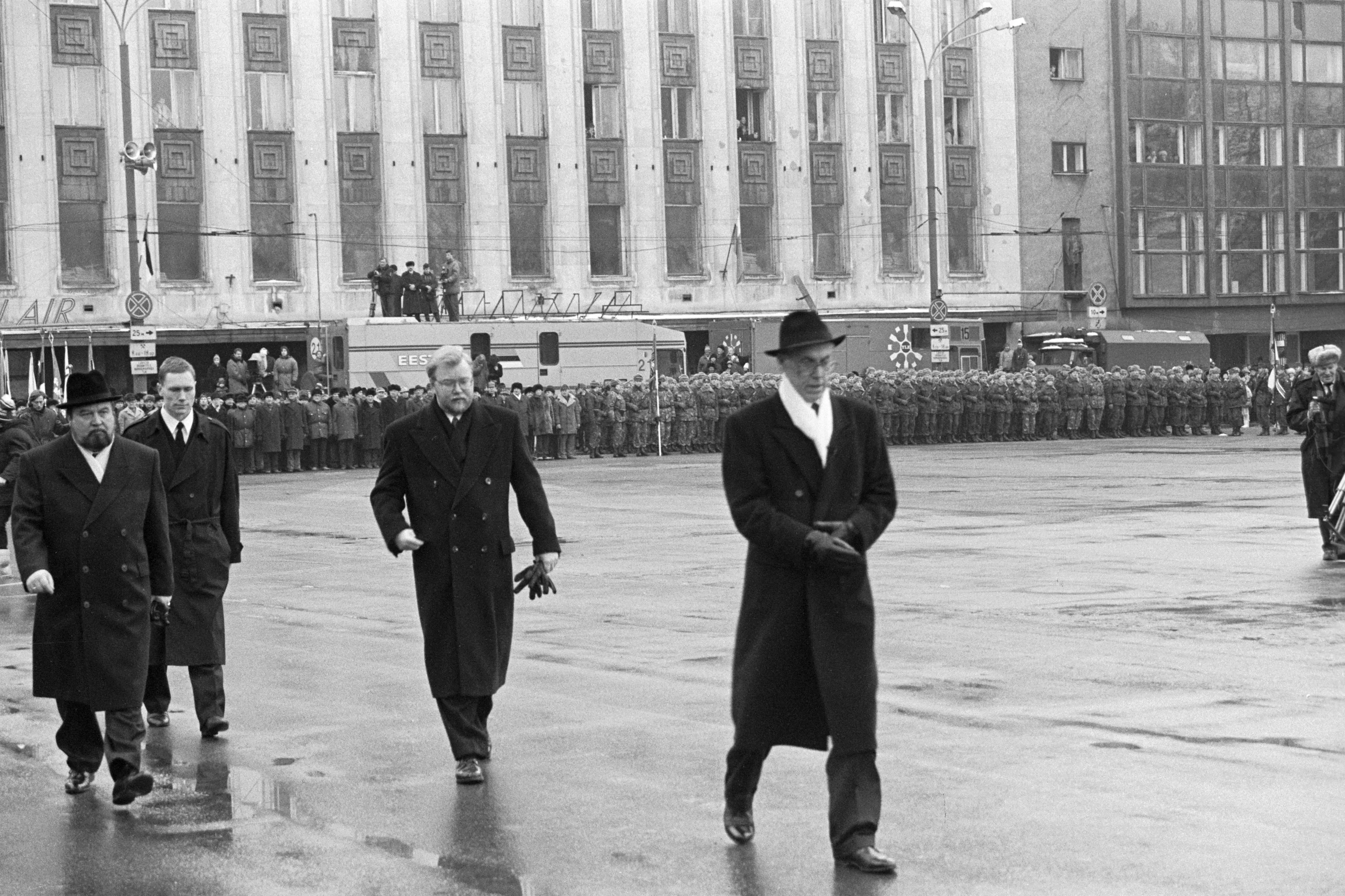 Kaitseväe ja kaitseliitlaste paraad Vabaduse väljakul Eesti Vabariigi 75. aastapäeva tähistamisel,